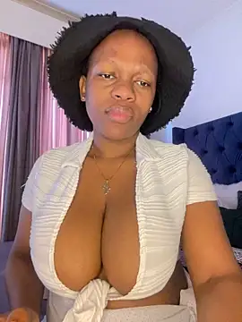 Snapshot of Boneca25 chatting on 02-07-25, 09:58 Boneca25 online show from 02-07-25, 09:58