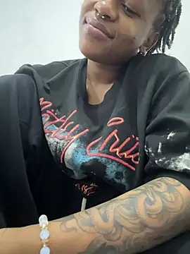 Snapshot of Boneca25 chatting on 02-28-26, 03:13 Boneca25 online show from 02-28-26, 03:13