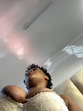 Snapshot of Boneca25 chatting on 04-06-26, 10:05 Boneca25 online show from 04-06-26, 10:05