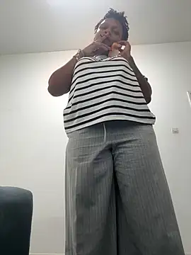 Snapshot of Boneca25 chatting on 04-12-26, 05:51 Boneca25 online show from 04-12-26, 05:51