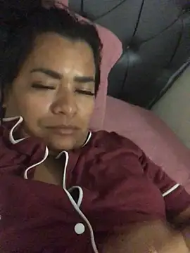 indiazinha69  online show from 03-12-26, 03:56