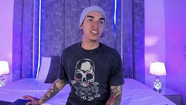Snapshot of kaletattoo chatting on 01-28-25, 07:42 kaletattoo online show from 01-28-25, 07:42