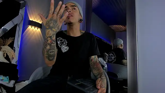 Snapshot of kaletattoo chatting on 03-11-25, 03:05 kaletattoo online show from 03-11-25, 03:05