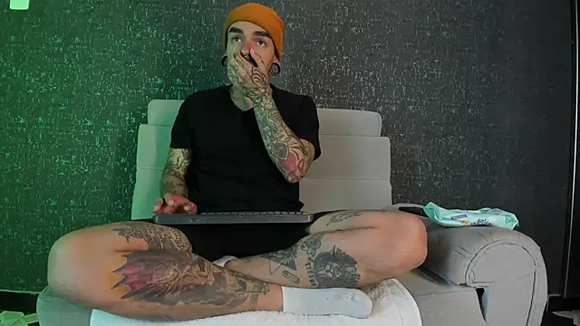 Snapshot of kaletattoo chatting on 09-09-25, 10:59 kaletattoo online show from 09-09-25, 10:59