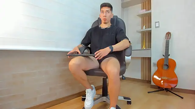 Snapshot of Tombarden chatting on 12-19-25, 07:32 Tombarden online show from 12-19-25, 07:32