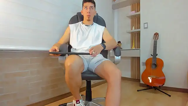 Snapshot of Tombarden chatting on 12-21-25, 07:21 Tombarden online show from 12-21-25, 07:21