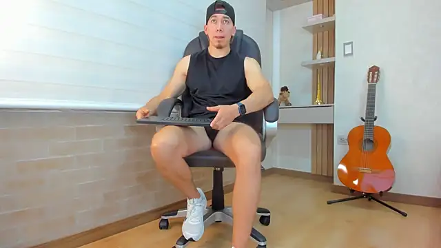 Snapshot of Tombarden chatting on 12-22-25, 07:11 Tombarden online show from 12-22-25, 07:11