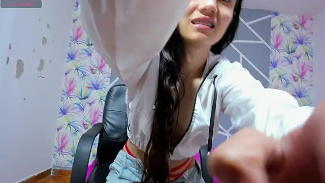 AmbarVanucci online show from 10-23-25, 03:28