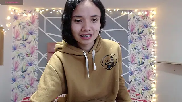 AmbarVanucci online show from 11-14-25, 05:28