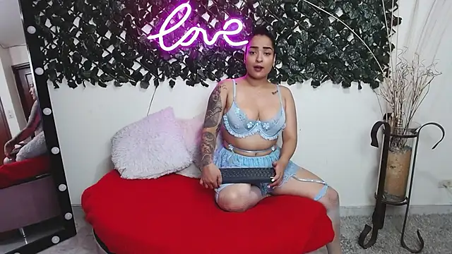 Snapshot of AlejandraNavarro chatting on 02-01-25, 10:34 AlejandraNavarro online show from 02-01-25, 10:34