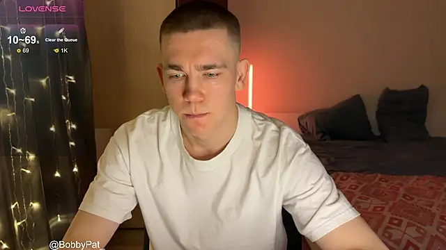 Snapshot of BobbyPatters_on chatting on 02-08-25, 01:22 BobbyPatters on online show from 02-08-25, 01:22