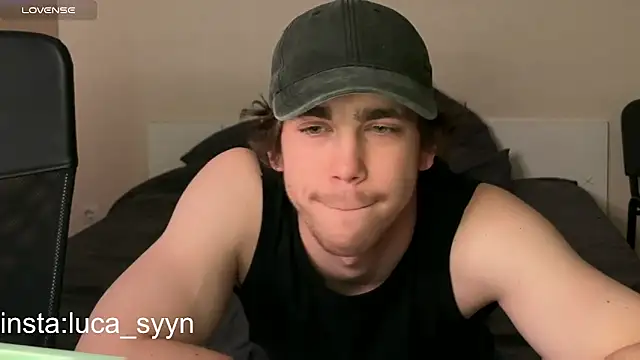 Snapshot of BobbyPatters_on chatting on 09-21-25, 03:02 BobbyPatters on online show from 09-21-25, 03:02