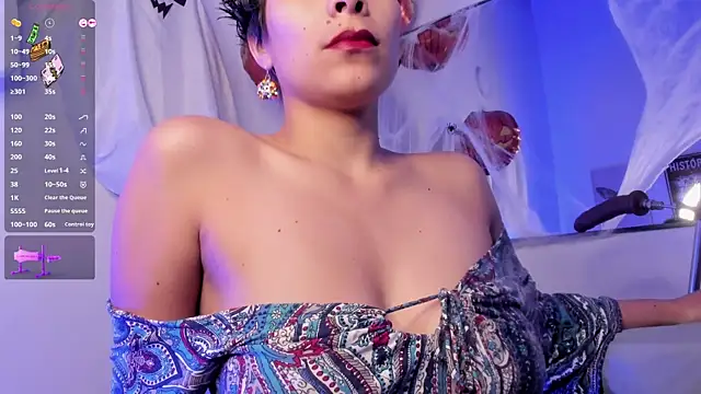 Snapshot of AnaChernova chatting on 10-25-25, 11:29 AnaChernova online show from 10-25-25, 11:29