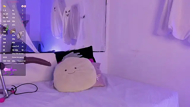 Snapshot of AnaChernova chatting on 10-27-25, 12:31 AnaChernova online show from 10-27-25, 12:31