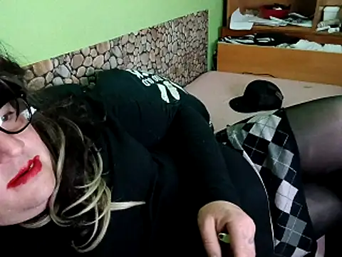 Snapshot of Adrianka chatting on 04-21-26, 01:29 Adrianka online show from 04-21-26, 01:29