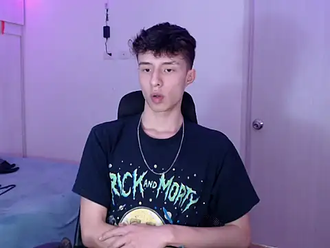 Snapshot of Juanmres chatting on 03-13-26, 06:25 Juanmres online show from 03-13-26, 06:25