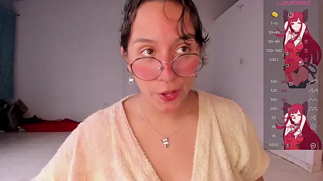 Snapshot of Ludovica6669 chatting on 03-04-25, 03:04 Ludovica6669 online show from 03-04-25, 03:04