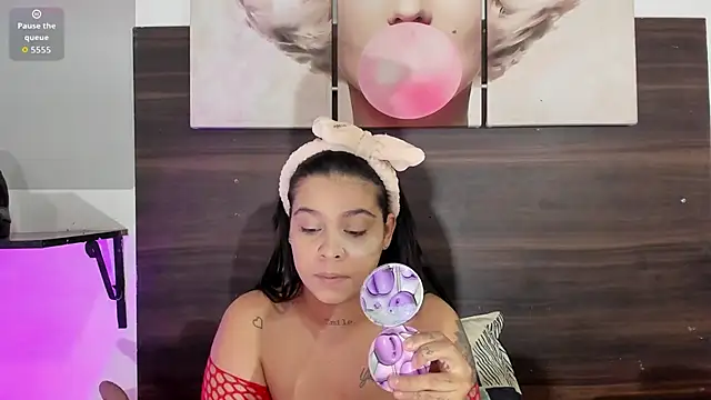 Snapshot of Emily_rivera78 chatting on 10-21-25, 04:24 Emily rivera78 online show from 10-21-25, 04:24