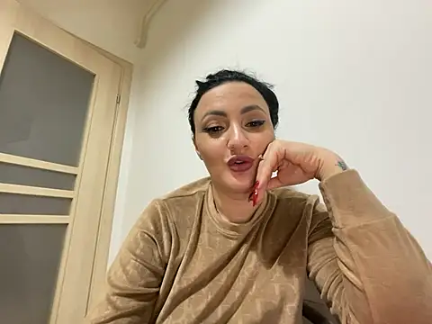 Snapshot of RaisaSalvi chatting on 02-02-25, 04:32 RaisaSalvi online show from 02-02-25, 04:32