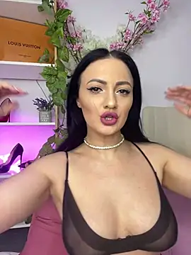 Snapshot of RaisaSalvi chatting on 03-01-25, 04:22 RaisaSalvi online show from 03-01-25, 04:22