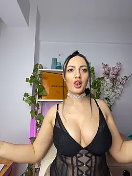 Snapshot of RaisaSalvi chatting on 03-22-25, 03:53 RaisaSalvi online show from 03-22-25, 03:53