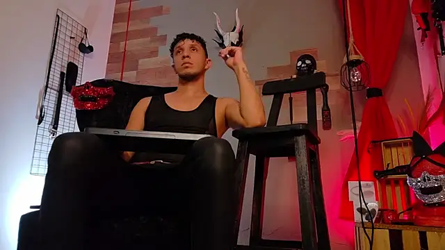 AngeloColleen online show from 11-08-25, 05:01