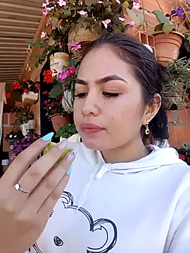 Snapshot of nana_1234 chatting on 09-10-25, 02:06 nana 1234 online show from 09-10-25, 02:06