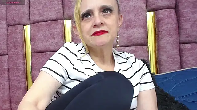 Snapshot of VICTORIAHANK_ chatting on 03-17-26, 07:28 VICTORIAHANK online show from 03-17-26, 07:28