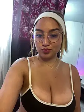 Snapshot of Iam_Cassi chatting on 02-20-25, 09:09 Iam Cassi online show from 02-20-25, 09:09