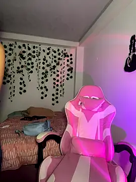 Snapshot of LiLy_kIndly chatting on 12-18-25, 10:05 LiLy kIndly online show from 12-18-25, 10:05