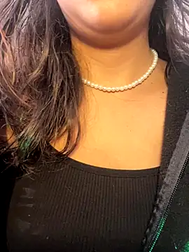 Snapshot of LiLy_kIndly chatting on 12-19-25, 08:05 LiLy kIndly online show from 12-19-25, 08:05