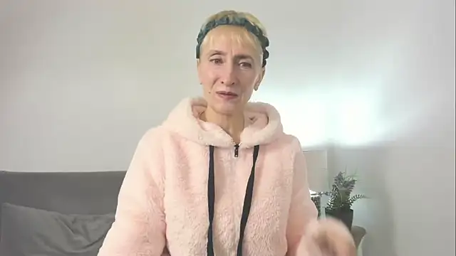 MargaretMilf69 online show from 10-27-25, 04:11