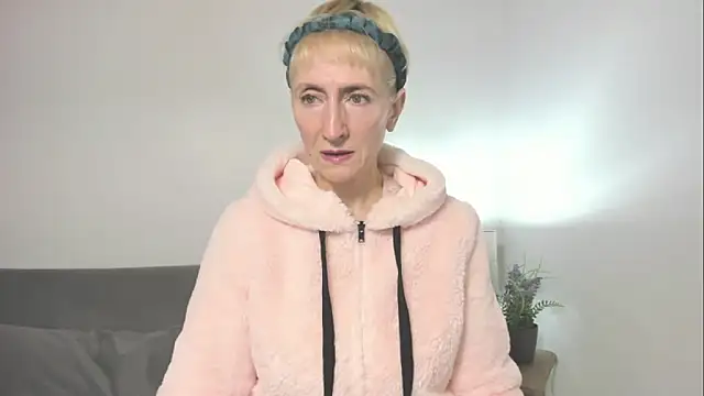 MargaretMilf69 online show from 10-28-25, 03:58