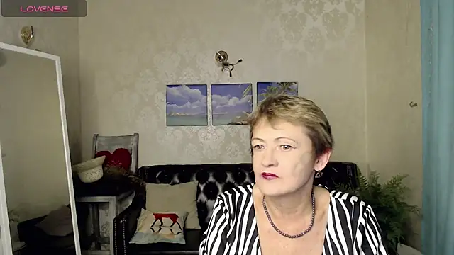 Snapshot of SexyGrandma_ chatting on 10-16-25, 03:46 SexyGrandma online show from 10-16-25, 03:46