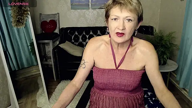 Snapshot of SexyGrandma_ chatting on 10-17-25, 04:20 SexyGrandma online show from 10-17-25, 04:20