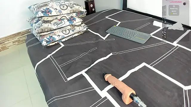 Snapshot of AlexxaSmall chatting on 10-29-25, 02:47 AlexxaSmall online show from 10-29-25, 02:47