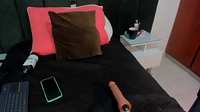 Snapshot of Annita001 chatting on 03-20-25, 12:00 Annita001 online show from 03-20-25, 12:00