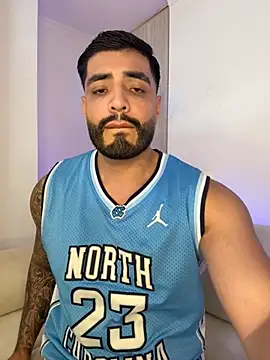 Snapshot of LeandroRusso chatting on 10-02-25, 06:15 LeandroRusso online show from 10-02-25, 06:15