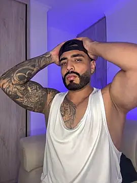 Snapshot of LeandroRusso chatting on 10-09-25, 02:42 LeandroRusso online show from 10-09-25, 02:42