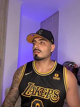 Snapshot of LeandroRusso chatting on 11-03-25, 11:15 LeandroRusso online show from 11-03-25, 11:15