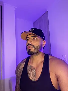 Snapshot of LeandroRusso chatting on 11-14-25, 12:31 LeandroRusso online show from 11-14-25, 12:31