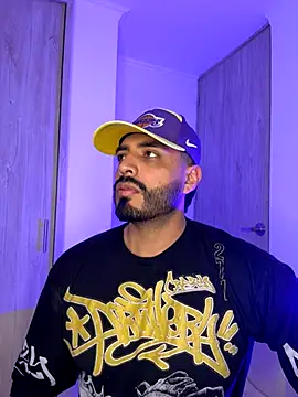 Snapshot of LeandroRusso chatting on 11-15-25, 12:08 LeandroRusso online show from 11-15-25, 12:08