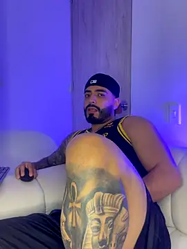 Snapshot of LeandroRusso chatting on 11-16-25, 12:38 LeandroRusso online show from 11-16-25, 12:38