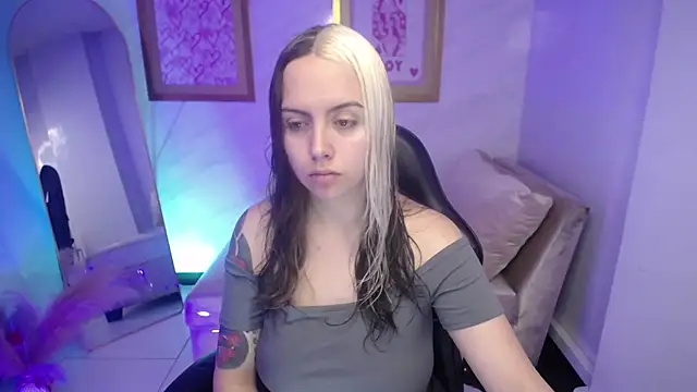 Hela v online show from 09-27-25, 01:05