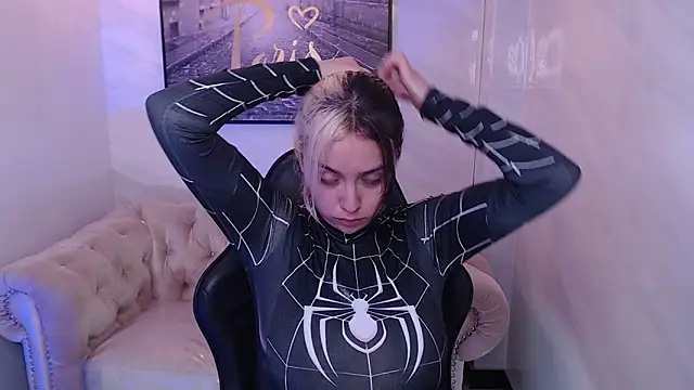 Hela v online show from 10-24-25, 07:43