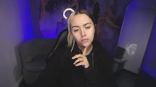 Hela v online show from 11-08-25, 12:38