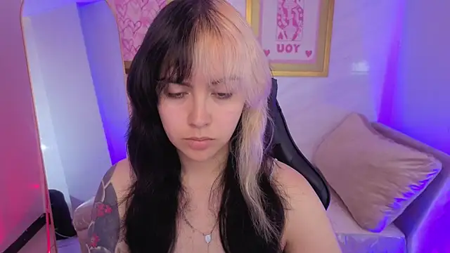 Hela v online show from 02-11-26, 08:03