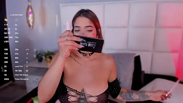 Snapshot of Hanna_Vasquez chatting on 02-12-25, 12:48 Hanna Vasquez online show from 02-12-25, 12:48