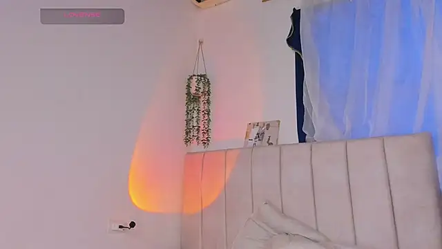 Snapshot of alice_guzman1 chatting on 10-17-25, 07:27 alice guzman1 online show from 10-17-25, 07:27