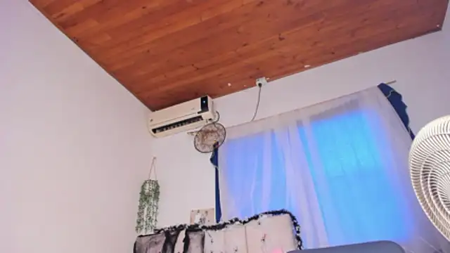 Snapshot of alice_guzman1 chatting on 10-27-25, 06:01 alice guzman1 online show from 10-27-25, 06:01